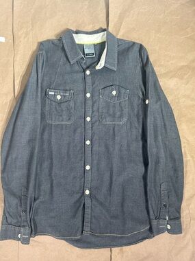 Men’s woven button up shirt